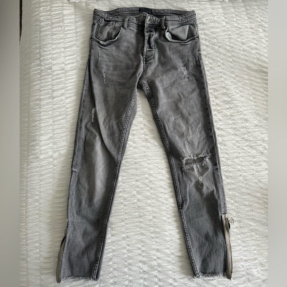 Zara - Ripped Jeans